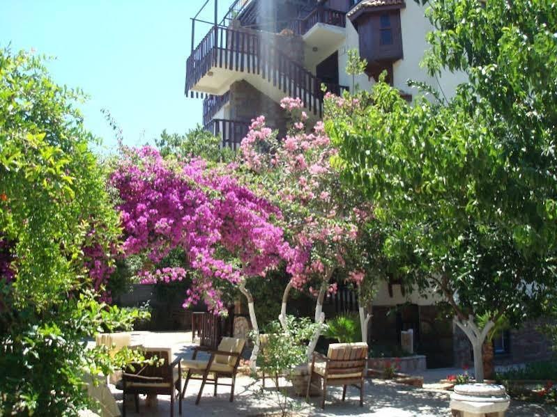 Neptun Hotel Side Exterior photo